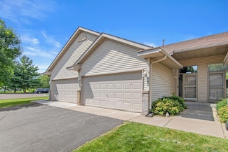 940 14th Ln SE, Cambridge, MN 55008