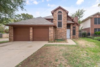 8401 Cloverglen Ln, Fort Worth, TX 76123