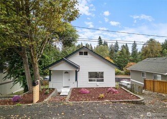 320 Charlotte Ave W, Bremerton, WA 98312