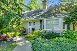 708 The Cir, Lewiston, NY 14092