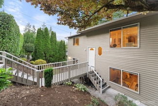 19004 12th Ave NE, Shoreline, WA 98155
