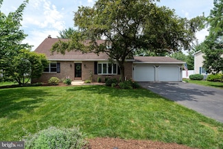 27 Buttonwood Dr, Lititz, PA 17543