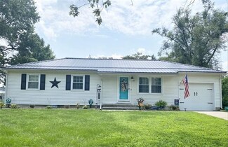 31 W 5th St, Adrian, MO 64720