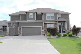 1319 Rock Creek Ct, Lansing, KS 66043