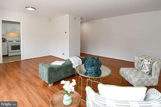 10637 Montrose Ave Unit 204, Bethesda, MD 20814