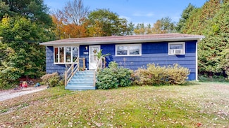 762 College St, Lewiston, ME 04240