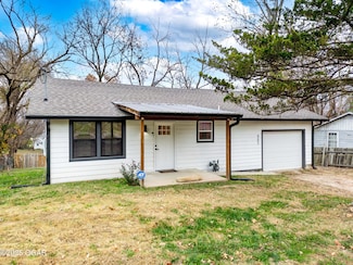 605 E Oak St, Ozark, MO 65721