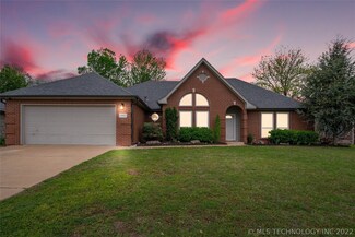 5306 S Spruce Dr, Sand Springs, OK 74063
