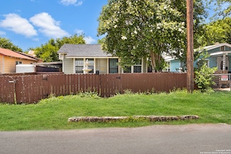 2214 W Laurel, San Antonio, TX 78201