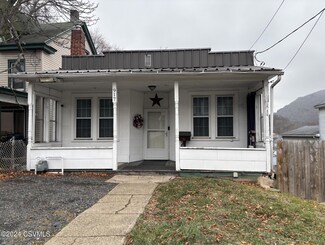 917 W Chestnut St, Coal Township, PA 17866
