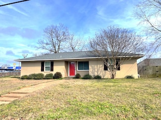 530 3rd St, Chandler, TX 75758