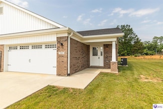 303 Breckinridge Cir, Radcliff, KY 40160