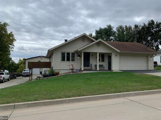208 E May St, Osceola, IA 50213
