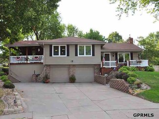 9811 P Cir, Omaha, NE 68127