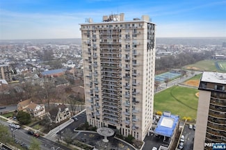 160 Overlook Ave Unit 15F, Hackensack, NJ 07601