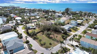 116 6th St, Belleair Beach, FL 33786