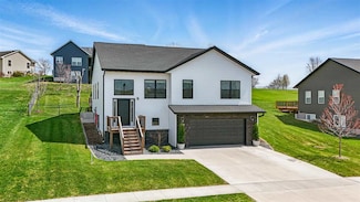 932 5th St, Kalona, IA 52247