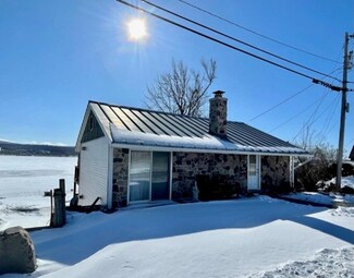 31 Hathaway Point Rd, Saint Albans, VT 05478