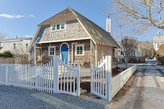 2 Daggett Ln, Provincetown, MA 02657