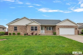 1205 Michele Dr, Pawnee, IL 62558