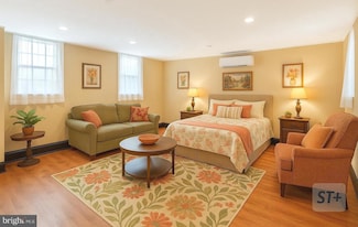 430 W Palmer St, Morrisville, PA 19067