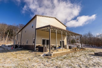 178 Stan Reed Ln, Oneida, TN 37841