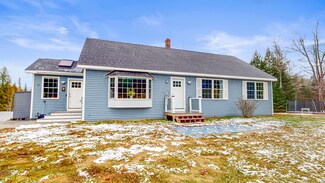 25 Fairview Dr, Leeds, ME 04263