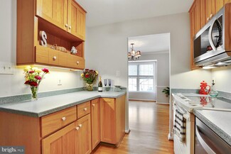 5904 Langton Dr, Alexandria, VA 22310