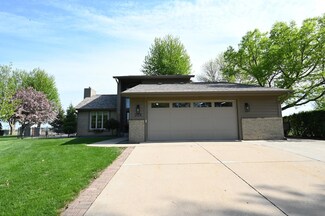 306 Windcrest Ln SE, New Prague, MN 56071