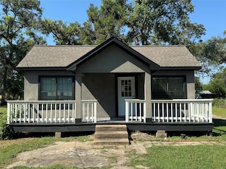 136 Dodge St, Clute, TX 77531