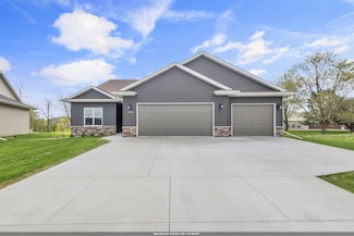 3153 Lazy Oak Ct, Green Bay, WI 54311