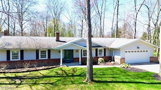 734 Oakwood Dr, Gates Mills, OH 44040