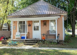 614 3rd St SW, Waverly, IA 50677