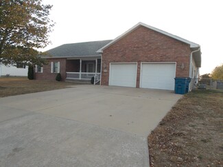 2535 Stephen St, Carthage, MO 64836