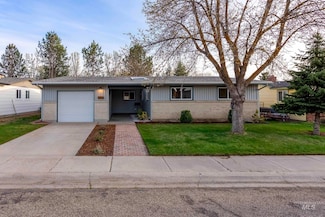 7525 W Maxwell Dr, Boise, ID 83704