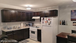 86 El Camino Loop, Staten Island, NY 10309