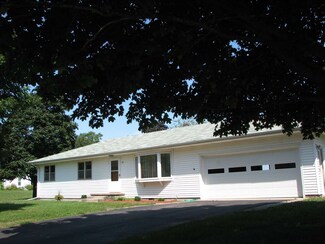 909 E 3rd St, Fowler, IN 47944