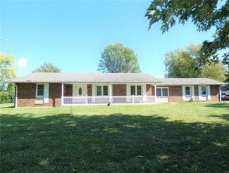 4 Parklane Dr E, Troy, IL 62294