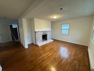 33-35 Hitchcock St Unit 2, Holyoke, MA 01040