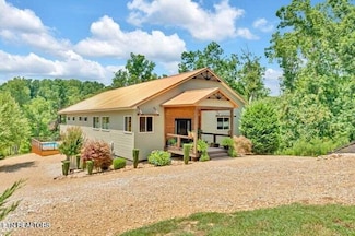 2115 Riverview Dr, Dandridge, TN 37725