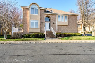 118 Woodlake Ct, Holmdel, NJ 07733