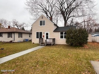 2112 8th Ave N, Grand Forks, ND 58203