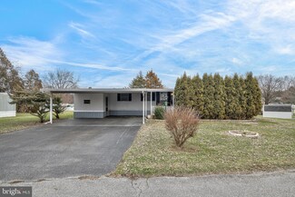 144 Crestwood Dr, Mount Wolf, PA 17347