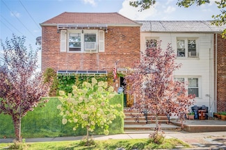 82-01 251st St, Bellerose, NY 11426