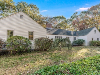 4 Jean Dr, Old Lyme, CT 06371