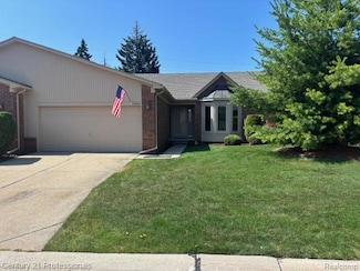 19040 Fortuna Dr S, Clinton Township, MI 48038