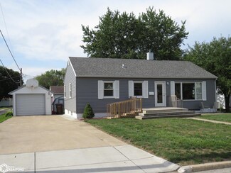 517 W 10th St, Carroll, IA 51401