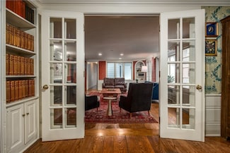 2 Cherry Ln, Bristol, RI 02809