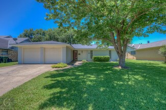 9814 Village Green Dr, Shreveport, LA 71115