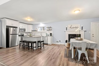 7047 Cheyenne Dr, Charlotte, NC 28262